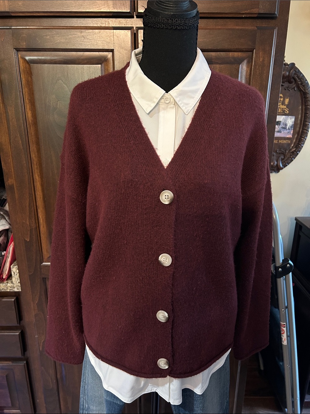 Women's Sz M Burgundy Soft V-Neck Button Front Cardigan Sweater